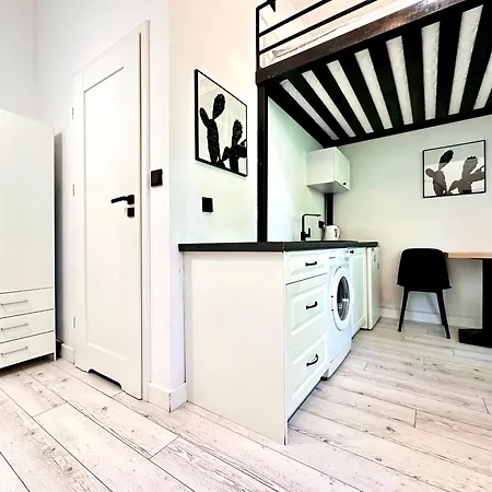 Black&white Z Parkingiem Apartment *