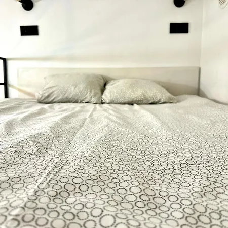Black&white Z Parkingiem Apartment *